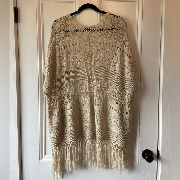 🌟 3 FOR $25 🌟 Vero Moda crochet look cardigan with fringe - Picture 2 of 6